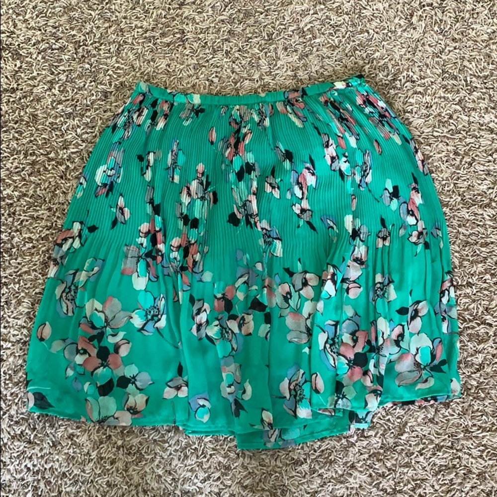Green pleated flowy skirt